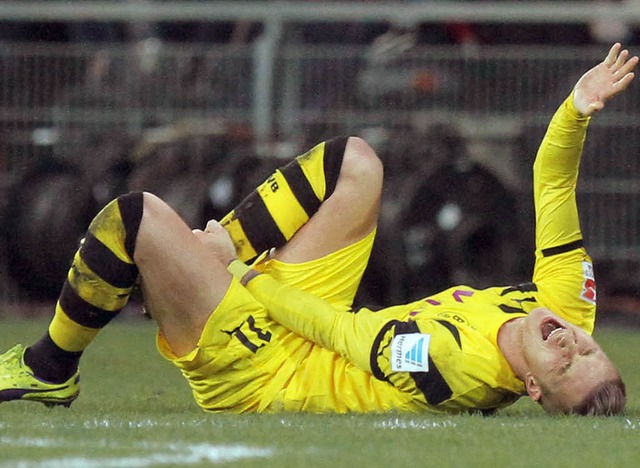 Schmerz lass&#8217; nach: Marco Reus h...um x-ten Mal in diesem Jahr verletzt.   | Foto: dpa