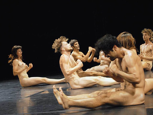 Doris Uhlich setzt bei der Performance...than naked&#8220; den Krper in Szene.  | Foto: Andreas Salzmann