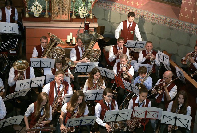 Die Musikerinnen und Musiker aus Wallburg im Einsatz beim Kirchenkonzert   | Foto: Sandra Decoux-Kone