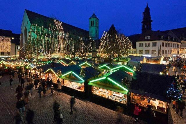 Freiburger Weihnachtsmarkt startet bei zweistelligen Temperaturen