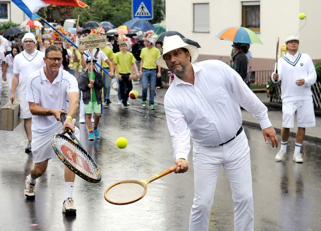Beim Umzug im Juli war bei den Tenniss...n Oberweier die Welt noch in Ordnung.   | Foto: Archiv: Wolfgang Knstle
