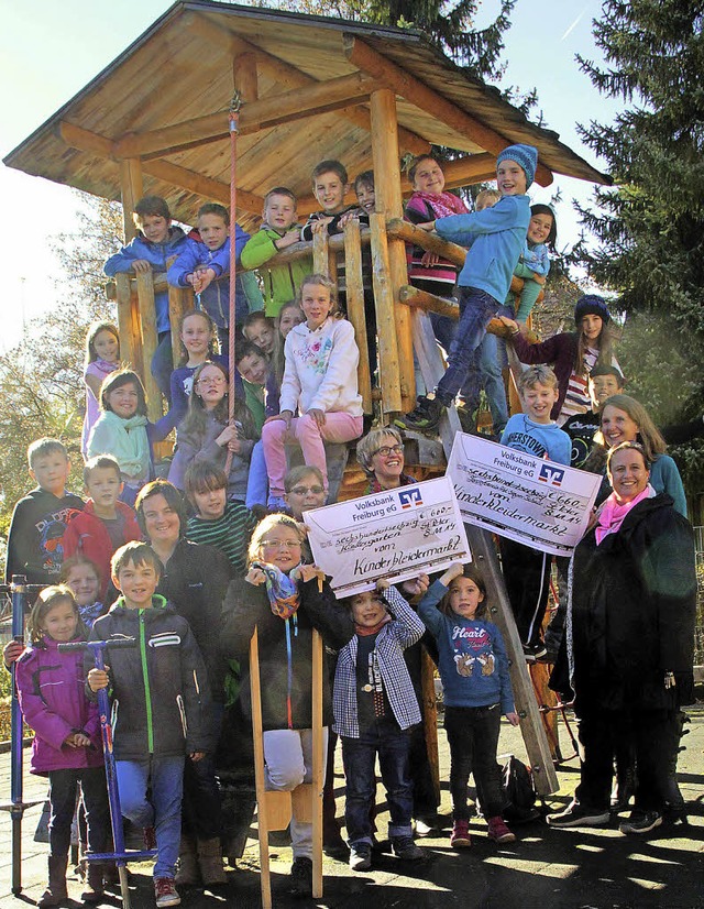 Das Kinderkleidermarktteam bei der be...arten des Kindergartens in St. Peter.   | Foto: Claudia Jerome