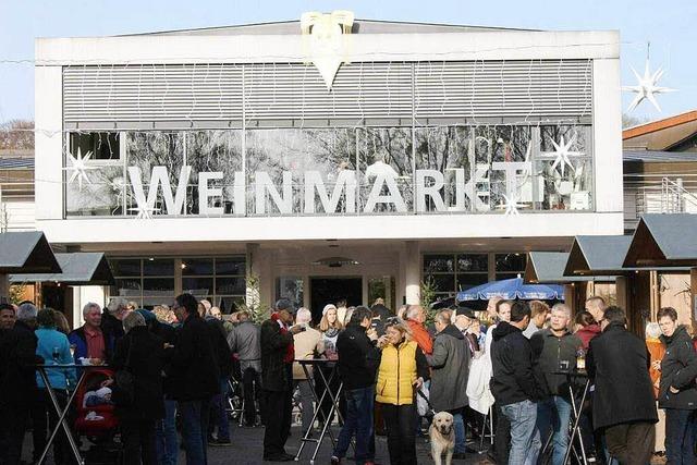 Heitere Atmosphre beim Weinmarkt