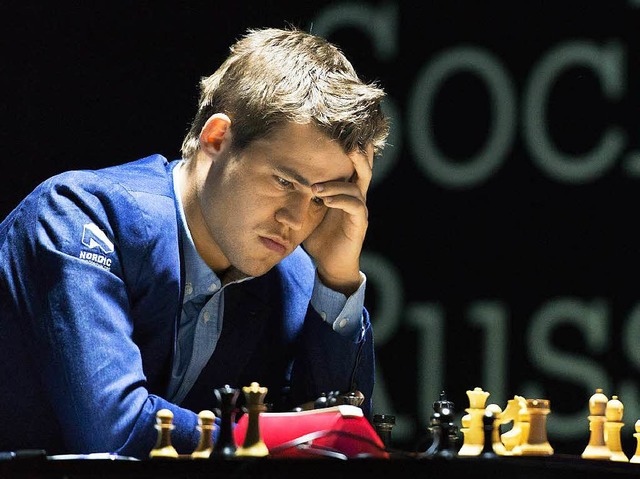 Magnus Carlsen leistete sich einen Patzer.  | Foto: dpa