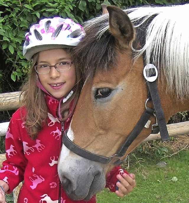 Amelie mit Pferd  | Foto: Privat