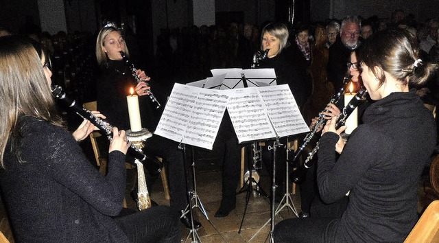 Der Strom war weg: Also spielte das Kl...rts Adagio in B-Dur bei Kerzenschein.   | Foto: B. Flier