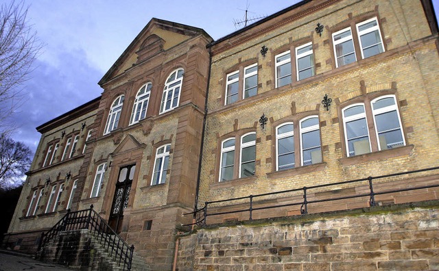 Erhaben wirkt das alte Schulhaus in Ki... Kinderkrippenpltzen genutzt werden.   | Foto: ARCHIVFOTO: HEIDI FSSEL