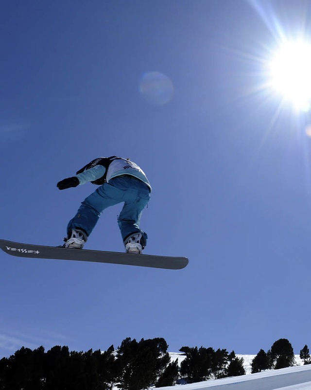 Snowboardkurse werden beim Ski-Club Ne... und fllt mit den Winterbedingungen.   | Foto: breh, afp (Pedro Armestre)