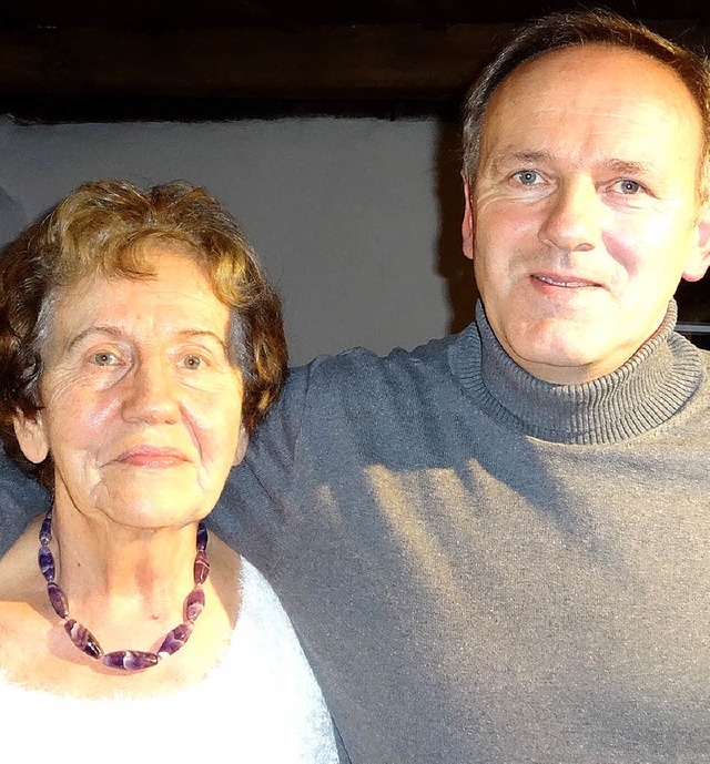 Relinda und Gerold Schmidt im Hebelhau...tersproch-Gsellschaft Gruppe Wiesetal   | Foto: Brust