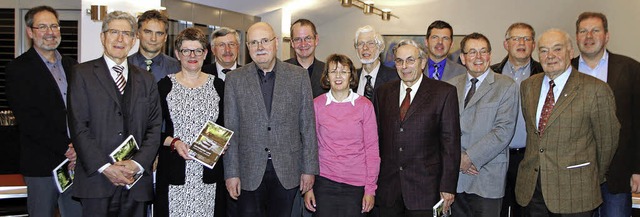 Autoren, Sponsoren und Herausgeber des...r Prsentation des druckfrischen Werks  | Foto: HEIDI FSSEL