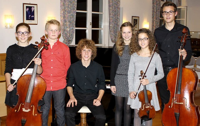 Die jungen Musikerinnen und Musiker de...t, Aylin Lle und Johannes Fnfgeld.   | Foto: Adelbert Mutz