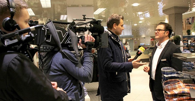 RTL-Reporter Jan Spekker interviewt Ingo Fuchs.   | Foto: Martin Wendel