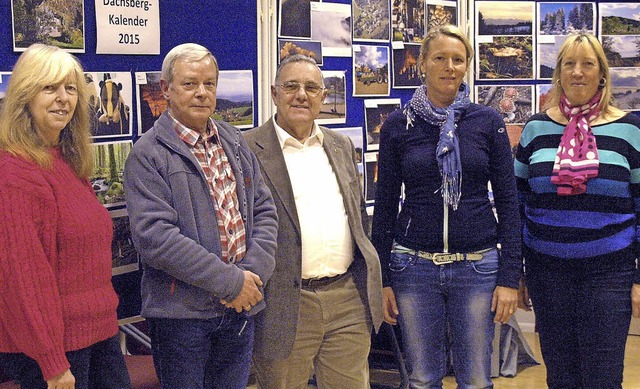 Von den Fotografen der Dachsberg-Kalen...on links) bei der Vorstellung anwesend  | Foto: gemeinde