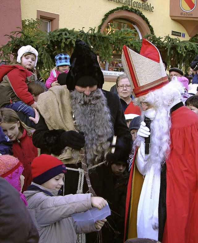 Gute Nachrichten fr Lffinger Kinder:...teilt bald wieder reichlich Geschenke.  | Foto: Archivbild: Christa Maier