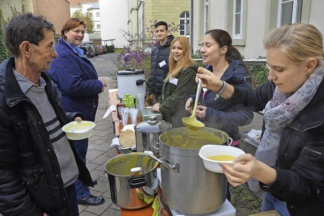 Suppe und Holunderpunsch