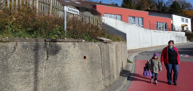 Teurer als ursprnglich veranschlagt: die Mauer beim Kindergarten St. Elisabeth   | Foto: Johanna Hgg