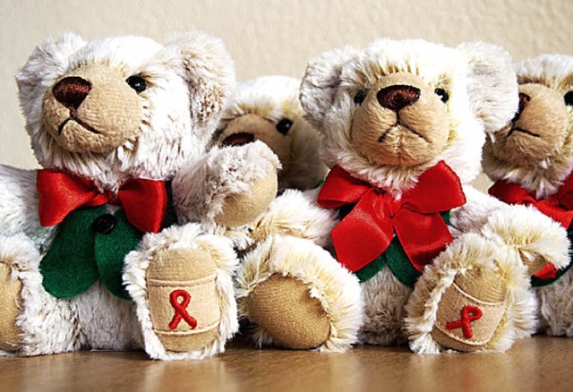 Der  Aids-Teddy wird zum Kauf angeboten.   | Foto: aids-hilfe