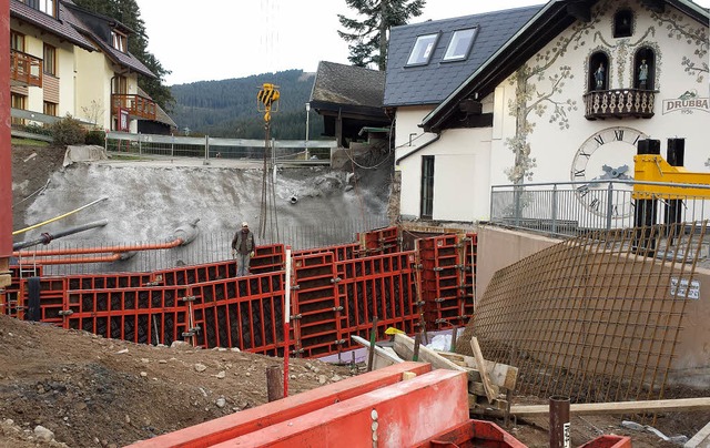 Tunnelbau am Titisee: Die Vorarbeiten fr die Seearkaden  sind im Gang.   | Foto: Mario Ganz