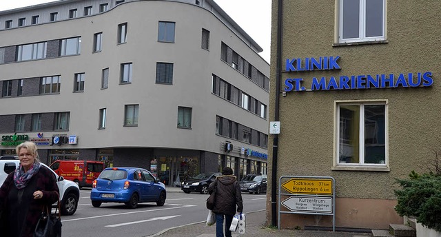 Klinik steht noch auf der Leuchtschrif...h das Altenpflegeheim St. Marienhaus.   | Foto: Axel Kremp