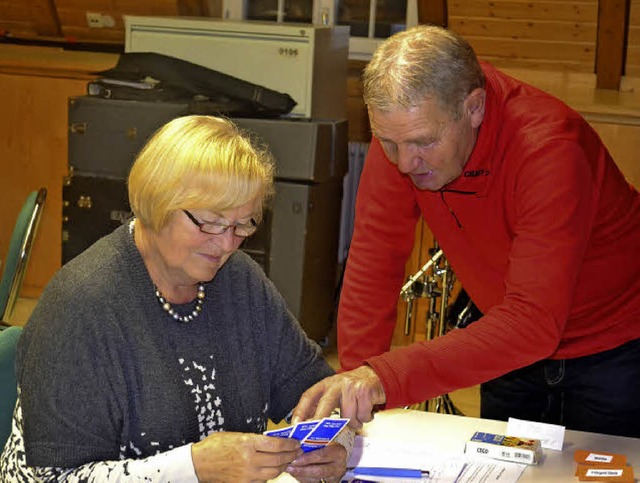 Klaus Disch schaut ganz ungeniert in d...er Lehrer und Experte beim Cego-Kurs.   | Foto: Liane Schilling