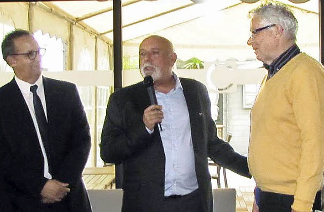 Ehrung in Six-Fours: von links Stadtra...orsitzender Henri Bruno und Gene Wibel  | Foto: Damien Doignot