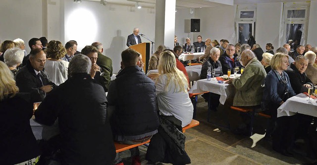 Wo in wenigen Wochen die neue Stadtbc...chftshauses am Bad Krozinger Bahnhof.  | Foto: A. Huber