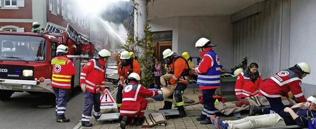 Feuerwehrbung im Kleinen Wiesental: E...rsonen aus dem Brandobjekt zu retten.   | Foto: zvg
