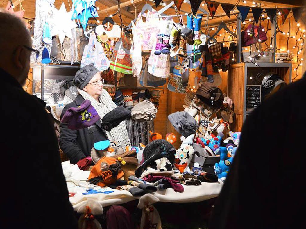 Impressionen von der Erffnung des 39. Weihnachtsmarkts auf dem Lindenplatz in Altweil