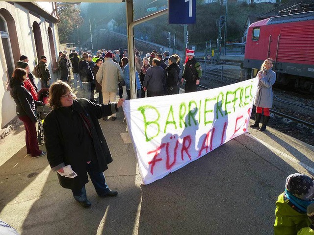 &#8222;Barrierefrei fr alle&#8220; la...rung der Teilnehmer an der Kundgebung.  | Foto: Peter Stellmach