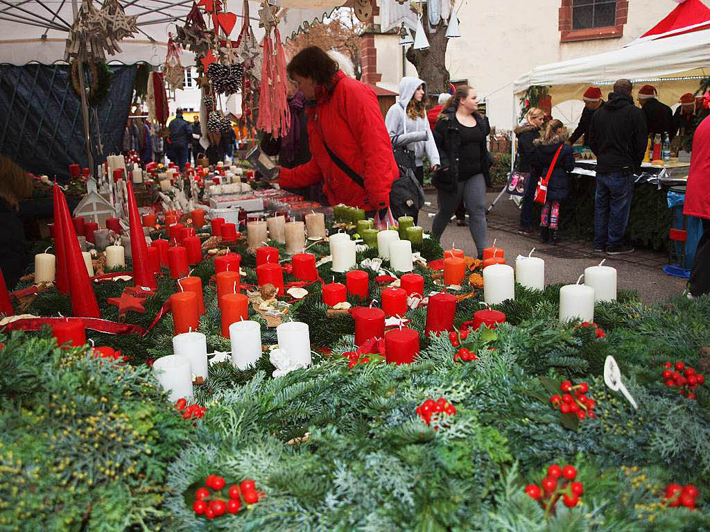 Kenzingen: Weihnachtlicher Tischschmuck