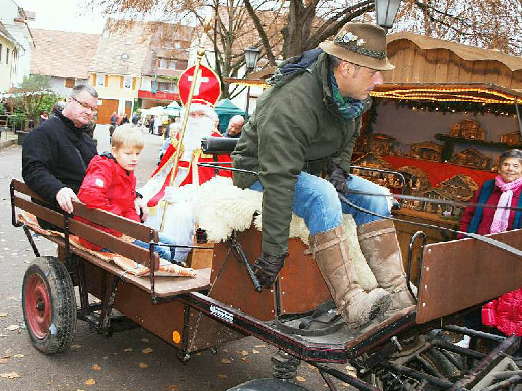 Kenzingen: Die Kutsche mit Brgermeister, Nikolaus und Knecht Ruprecht kommt.