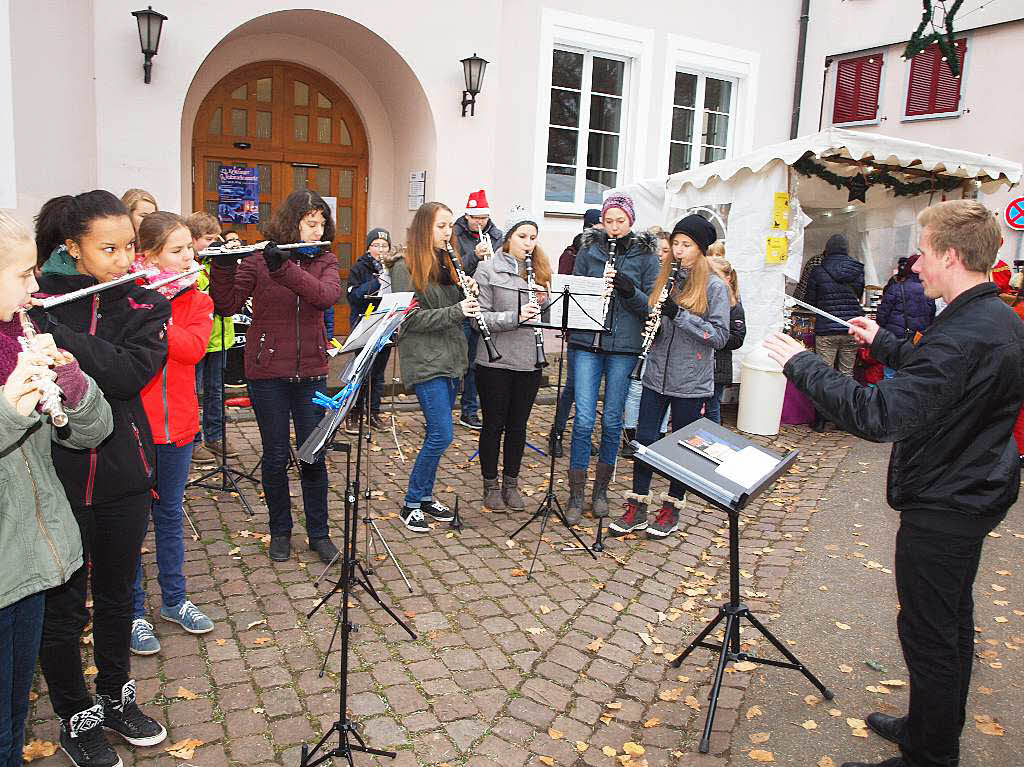 Kenzingen: die Nachwuchsmusiker spielen auf.