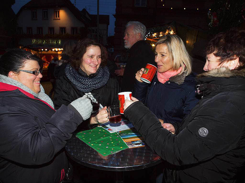 Herbolzheim: Glhwein nach der Arbeit.