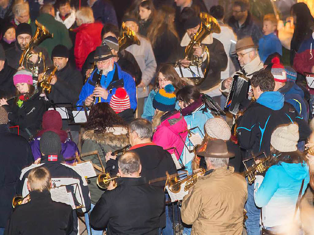 Licherglanz auf dem Weihnachtsmarkt Grafenhausen Licherglanz auf dem Weihnachtsmarkt Grafenhausen
