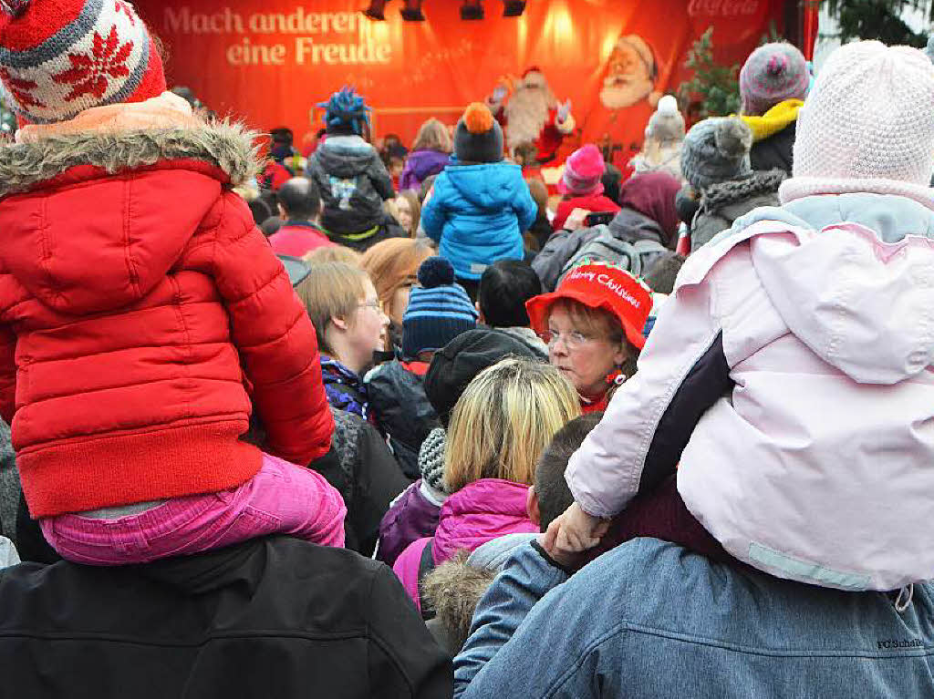 Der Weihnachtstruck auf dme Friedrichplatz mobilisiert die Massen.