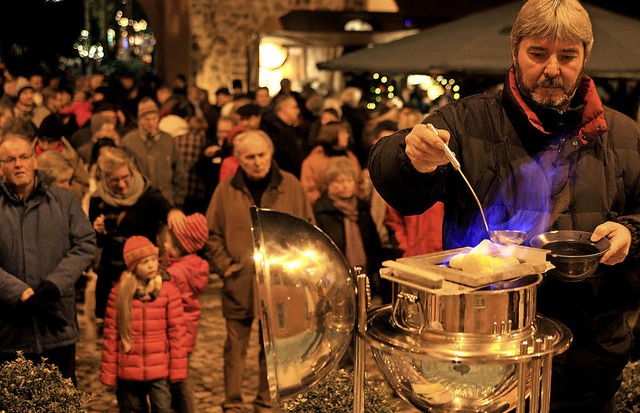 <Text>Die Feuerzangenbowle ist feste T...achtsmtze auch richtig sitzt. </Text>  | Foto: Wolf-Wilhelm Adam