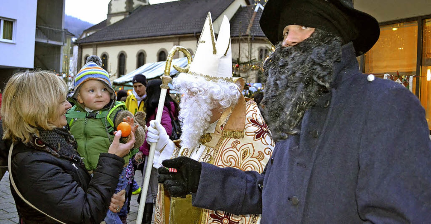 St. Nikolaus und Knecht Ruprecht durfe...nur die Kinder kamen auf ihre Kosten.   | Foto: Paul Berger