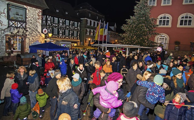 Rappelvoll war die Innenstadt beim Weihnachtsmarkt.   | Foto: Olaf Michel