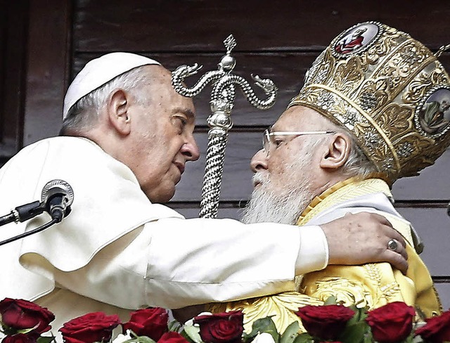 Papst Franziskus und Patriarch Barthol... gemeinsamen Gottesdienst in Istanbul   | Foto: dpa