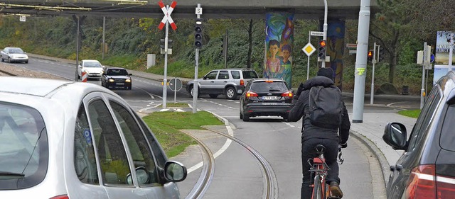 Mit der Tram wird es eng auf der  Friedlinger Hauptstrae.   | Foto: ulrich Senf