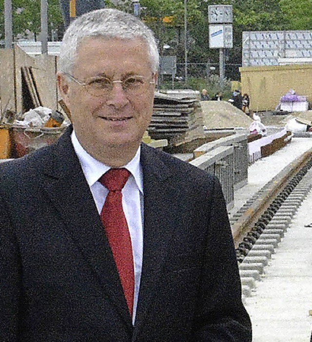 OB  Dietz bei einem seiner Besuche auf der Grobaustelle   | Foto: hannes Lauber/H.Frey