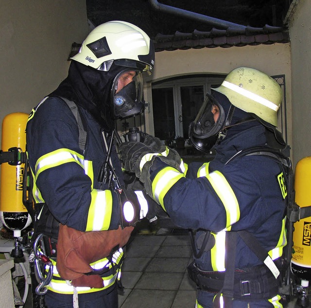 Amoltern. Bevor in die in Brand gerate...geht, PA und Verstndigung berprfen.  | Foto: Roland Vitt