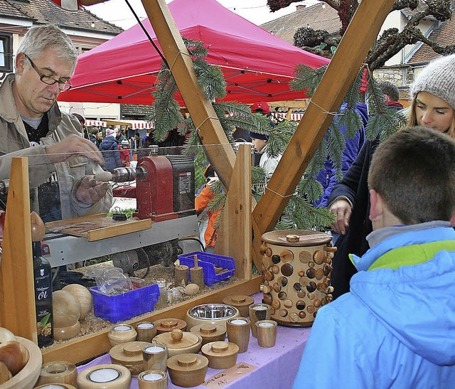 Beim Ihringer Weihnachtsmarkt wurden a...Advents- und Weihnachtszeit angeboten.  | Foto: Elisabeth Jakob-Klblin