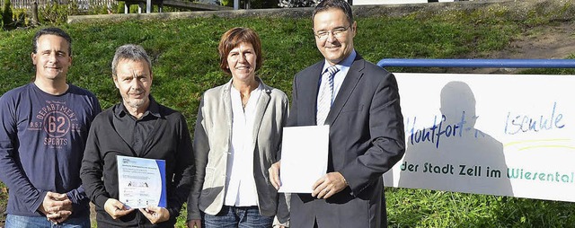 Schwarz auf wei (von links): Gemeinsc... Besiegelung der Bildungspartnerschaft  | Foto: ZVG