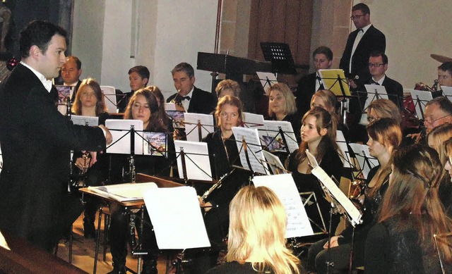 Der Musikverein Rickenbach unter Leitung von Markus Tannenholz (links)   | Foto: michael gottstein