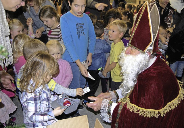 Hhepunkt fr die Kinder war natrlich der Besuch vom Nikolaus.  | Foto: Melanie Dramac