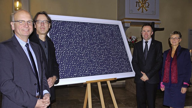 Pfarrer Martin Abraham, der Knstler A... links) beim Empfang zum Kirchenjahr.   | Foto: Thomas Loisl Mink