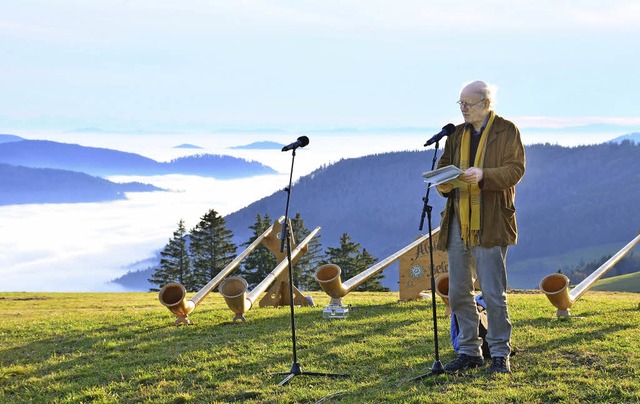 Franz Hohler las vor beeindruckender Kulisse auf dem  Radschert.   | Foto: Annette Mahro