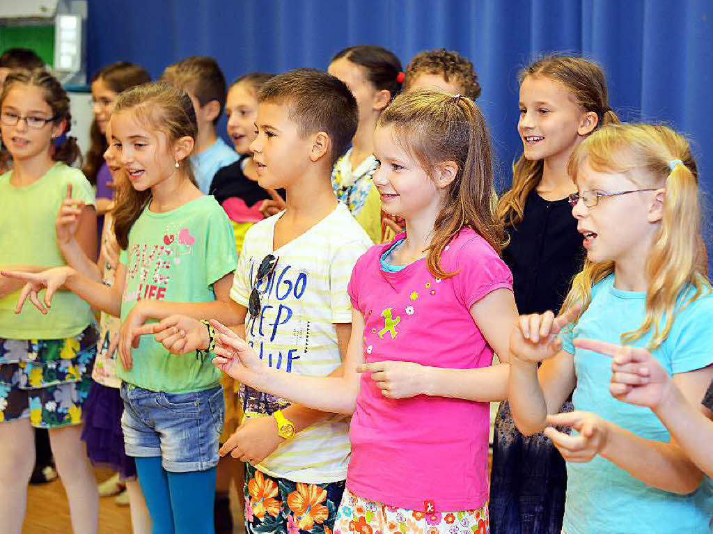 Die Kinder sangen den Hofackersong. Die Kinder sangen den Hofackersong.