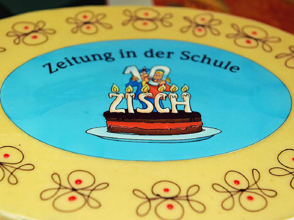 Und jetzt ran an das Buffet! Die Zisch-Jubiläumstorte wartete schon. Und jetzt ran an das Buffet! Die Zisch-Jubiläumstorte wartete schon.